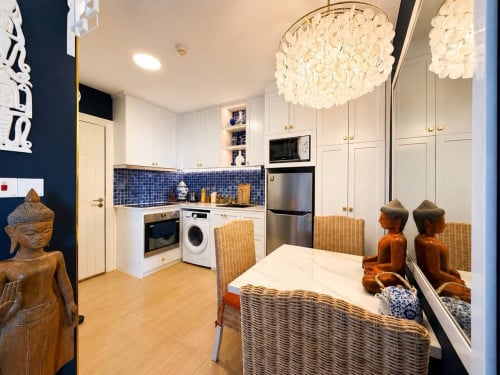 📍 Beautiful Decoration Residence L BKK3 | 2-Bedroom for rent