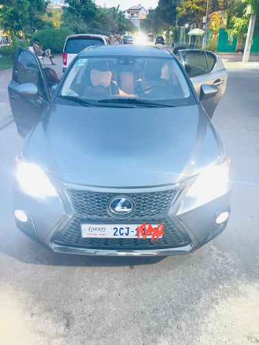 2013 CT200H Full Premium ម្ចាស់ដើមផ្ទាល់លក់ដូរសេរី 087652525