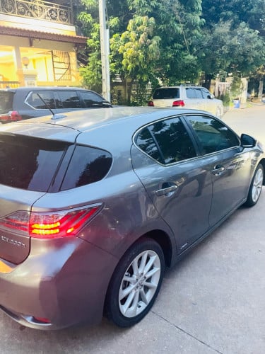 2013 CT200H Full Premium ម្ចាស់ដើមផ្ទាល់លក់ដូរសេរី 087652525