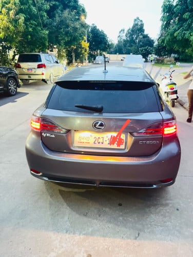 2013 CT200H Full Premium ម្ចាស់ដើមផ្ទាល់លក់ដូរសេរី 087652525