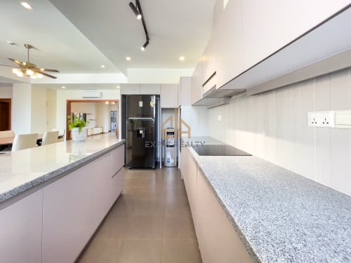4 Bedroom Services Apartment for rent- Tonle Basac -Phnom Penh.