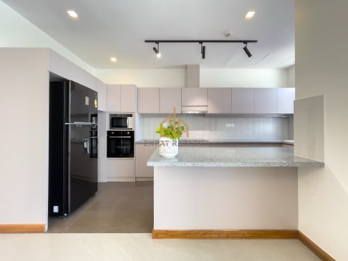 4 Bedroom Services Apartment for rent- Tonle Basac -Phnom Penh.
