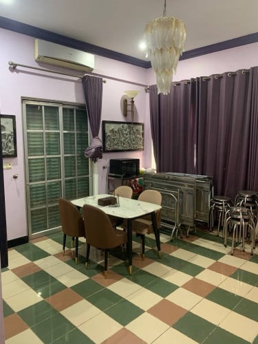 7 Bedroom Villa for Rent in North Bridge