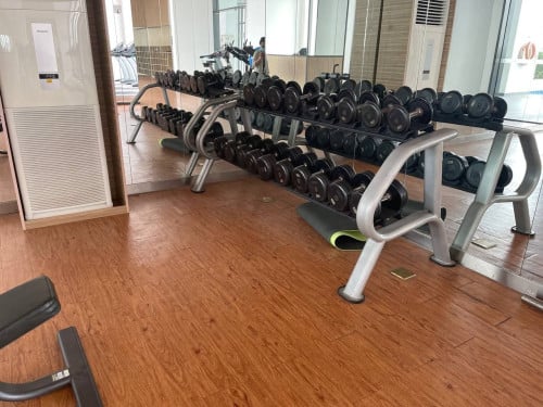 7 Makara | 1BR Condo Near Olympia Mall | Pool & Gym