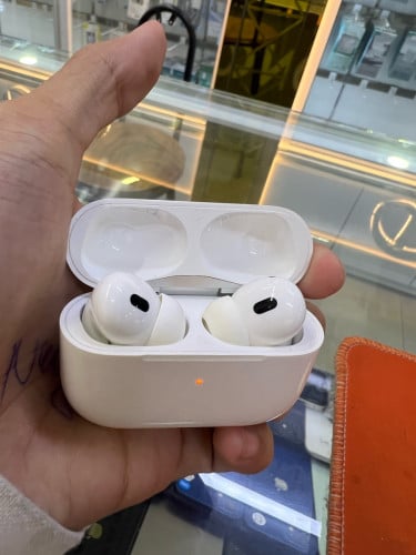 AirPod Pro 2 lightning