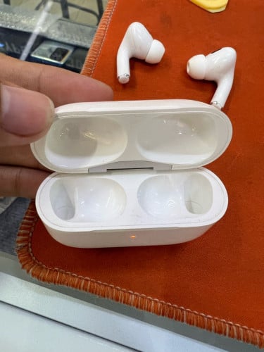 AirPod Pro 2 lightning