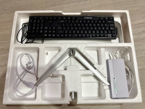 All in one computer 95% new (used only 1 month)