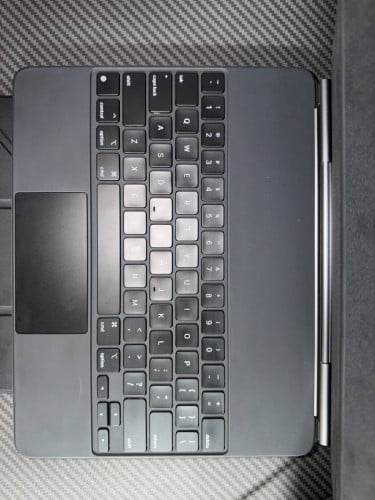 Apple Magic Keyboard 12.9inch 99% come with Box