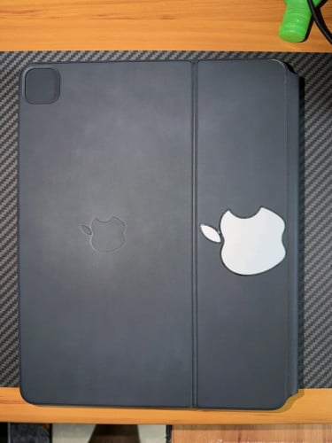Apple Magic Keyboard 12.9inch 99% come with Box