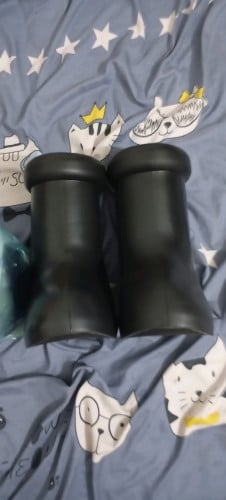 Astro boy black rain boots size 41-42