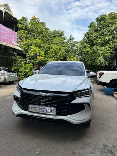 BYD Sealion 5 dynamic 2025