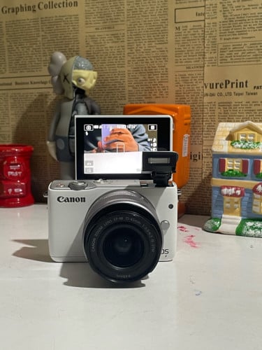 Canon M10