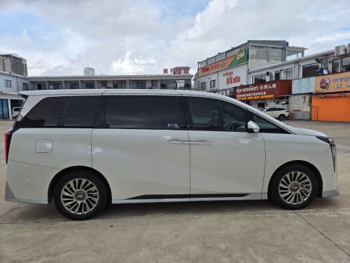 car for sale GAC GN8 2025 full options (THG)
