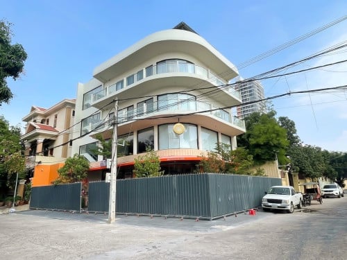 CORNER COMMERCIAL BUILDING FOR SALE IN TK
