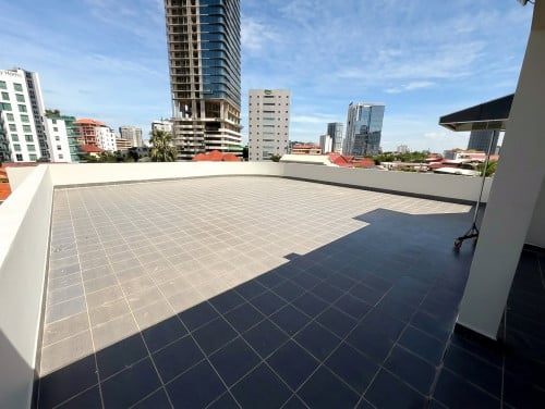 CORNER COMMERCIAL BUILDING FOR SALE IN TK