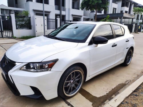 CT 200h 2012 For Rent /出租