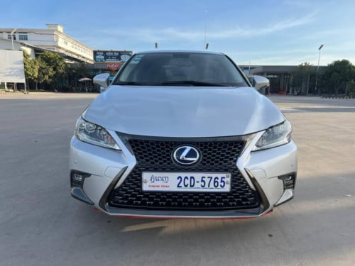 CT 200h 2012 For Rent /出租