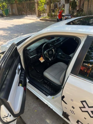 CT 200H 2012 For Rent /出租