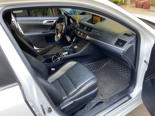 CT 200h 2012 For Rent /出租