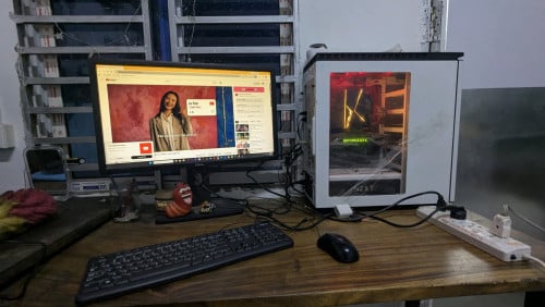 Desktop for sell (good price) តម្លៃទន់ៗ (ចចារបាន)