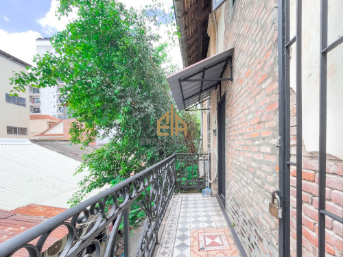 Duplex 2 Bedroom Renovated Apartment for rent in Chakto Mukh-Phnom Penh.