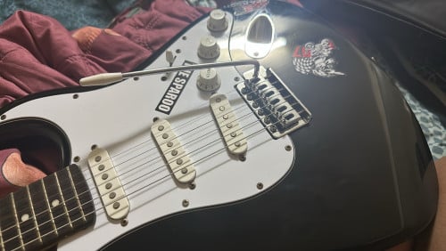 Guitar electric លក់ 80$ ចរចារ