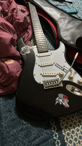 Guitar electric លក់ 80$ ចរចារ