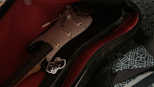 Guitar electric លក់ 80$ ចរចារ