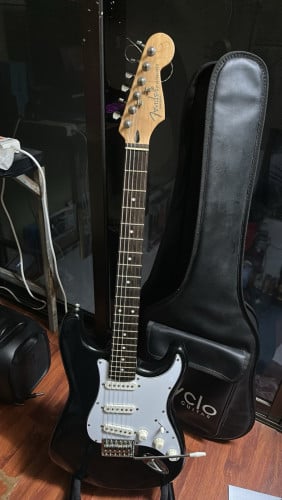 Guitar electric លក់ 80$ ចរចារ