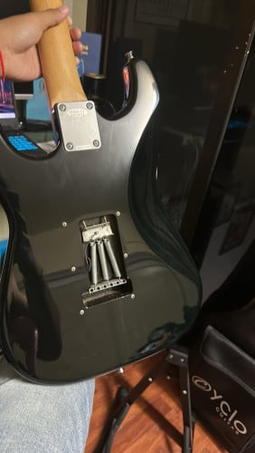 Guitar electric លក់ 80$ ចរចារ