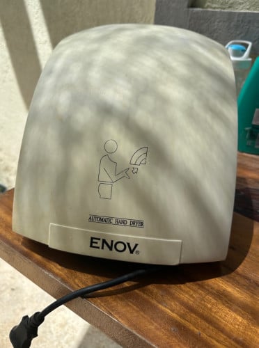 Hand dryer