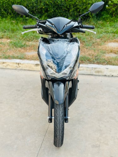 HONDA BEAT 022 ក្រុមហ៊ុន ម៉ាស៊ីនតាន់ហាប់នែនស្ងាត់ស្អាតជិះស្រួលស្ទុះខ្លាំងមិនលាន់មិនហុយមានពន្ធកាតគ្រឺ