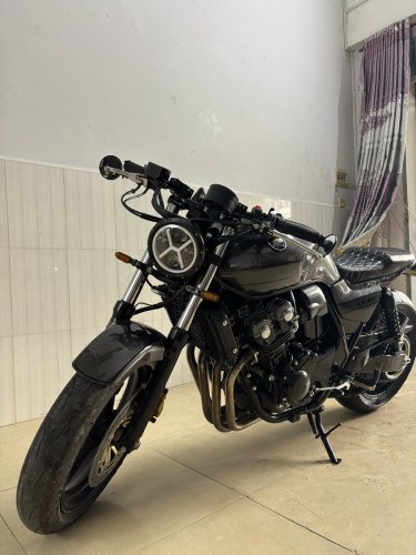 Honda CB400cc ប្រើFi ឆ្នាំ2010 ប្រើសោរធំ សុីសាំងតិច ដៃជើងនៅស្អាត អត់សូវជិះលេងសំបកមុខក្រោយស្អិត