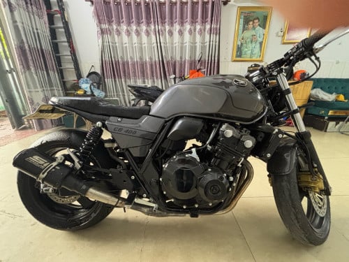 Honda CB400cc ប្រើFi ឆ្នាំ2010 ប្រើសោរធំ សុីសាំងតិច ដៃជើងនៅស្អាត អត់សូវជិះលេងសំបកមុខក្រោយស្អិត
