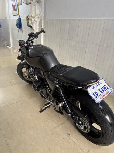 Honda CB400cc ប្រើFi ឆ្នាំ2010 ប្រើសោរធំ សុីសាំងតិច ដៃជើងនៅស្អាត អត់សូវជិះលេងសំបកមុខក្រោយស្អិត