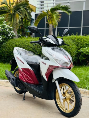 HONDA CLICK 017ក្រុមហ៊ុន ម៉ាសុីនតាន់ហាប់នែនស្ងាត់ជិះស្រួលស្ទុះខ្លាំងធានាមិនលាន់មិនហុយមានពន្ធកាតគ្រឺ