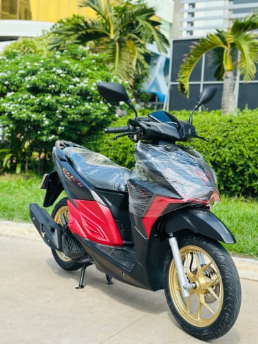 HONDA CLICK 017ក្រុមហ៊ុនNCX ម៉ាសុីនតាន់ហាប់នែនស្ងាត់ជិះស្រួលស្ទុះខ្លាំងមិនលាន់មិនហុយមានពន្ធកាតគ្រឺ
