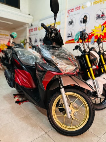 HONDA CLICK 017ក្រុមហ៊ុនNCX ម៉ាសុីនតាន់ហាប់នែនស្ងាត់ជិះស្រួលស្ទុះខ្លាំងមិនលាន់មិនហុយមានពន្ធកាតគ្រឺ