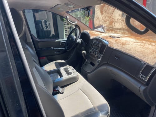 HYUNDAI Starex 2009 For Rent /出租