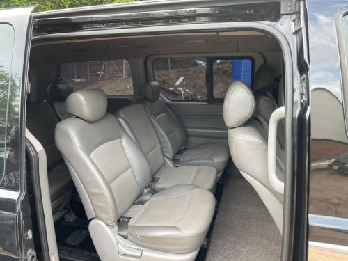 HYUNDAI Starex 2009 For Rent /出租