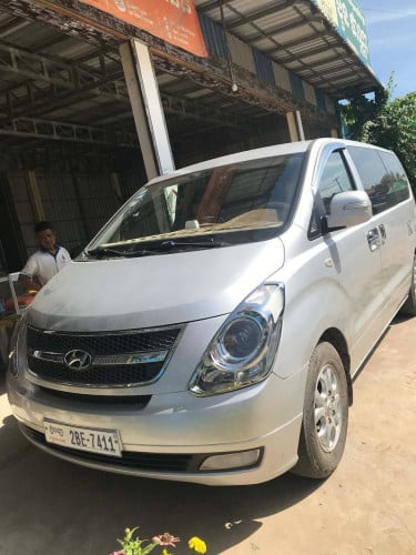 HYUNDAI Starex 2010 For Rent /出租