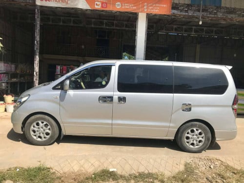 HYUNDAI Starex 2010 For Rent /出租