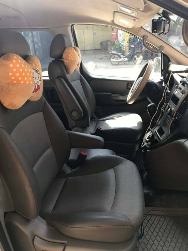 HYUNDAI Starex 2010 For Rent /出租