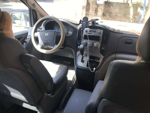 HYUNDAI Starex 2010 For Rent /出租