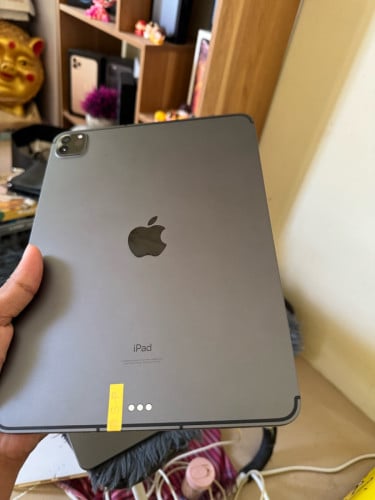 iPad Pro M1 256G Sim WiFi សានុំស្អាត