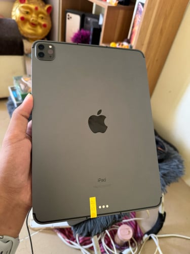 iPad Pro M1 256G Sim WiFi សានុំស្អាត