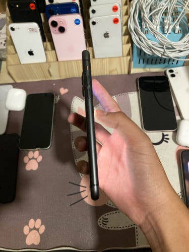 iPhone 11 64GB សាណុំសុីន ស្គេន តម្លៃ 115$