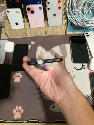 iPhone 11 64GB សាណុំសុីន ស្គេន តម្លៃ 115$