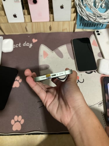 iPhone 12 128GB អេក្រង់ថ្មី អត់ស្គេនមុខដោះសោរ តម្លៃ 115$