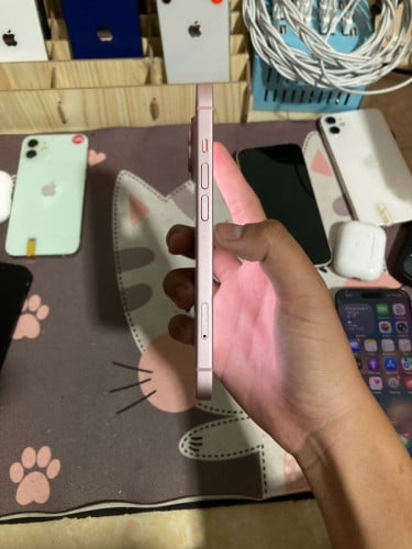 iPhone 15 អេក្រង់សុីន អត់ស្គេនមុខដោះសោរ តម្លៃ 305$